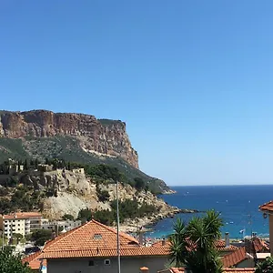 https://appartement-du-pecheur-a-cassis-a-10-metres-du-port.fr-provencehotel.com